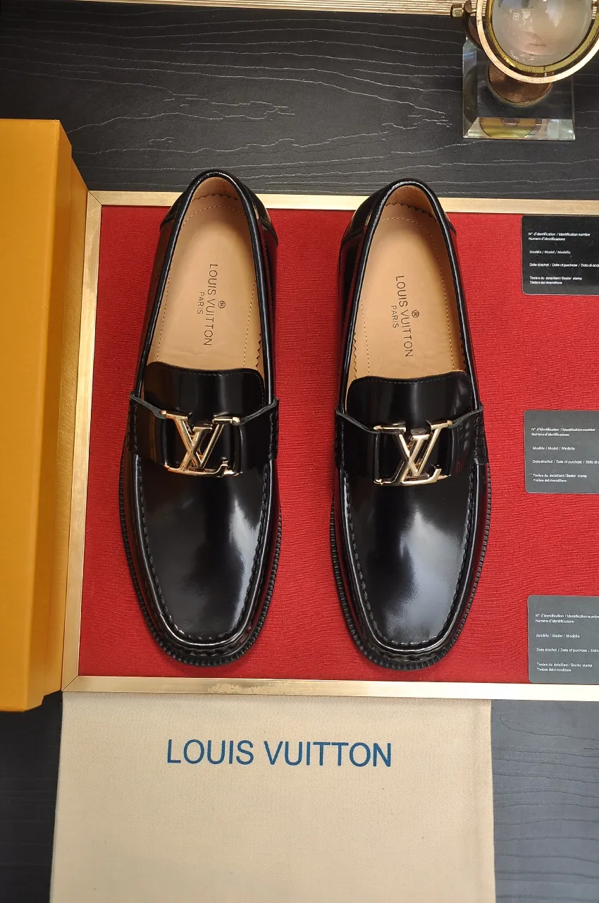 Men's men's shoes 💰560💶 [LV] (original single cowhide lining) 🍀LV's latest genuine leather business suit shoes are launched simultaneously on the official website. The first-layer cowhide imported from Italy is made of heavy gold, 💥1:1 rubber outsole from the official website. Versatile to wear, high-end without losing class, and the color combination is extraordinary. This four-season style is alluring when worn on your feet, showing off your big-name flair. Standard code 38-45 (45 customized)
